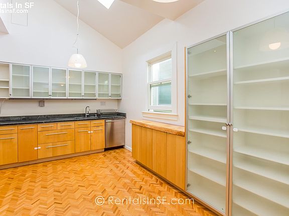 2nd image of 2862 Pine St