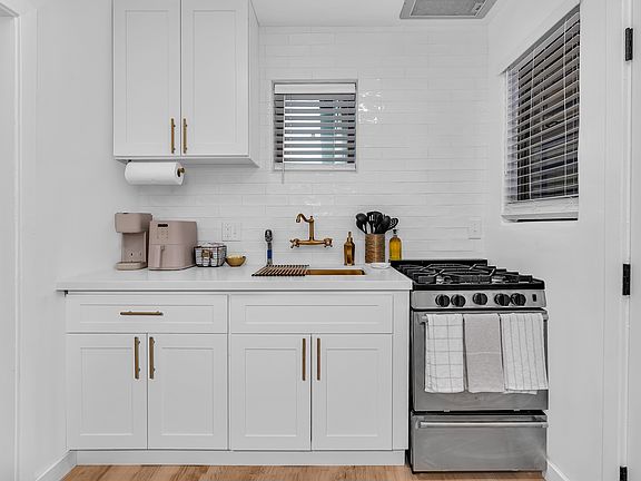 2nd image of 1108 E Clinton Ave #1108