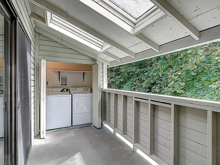 Cedar Terrace — Photo 17