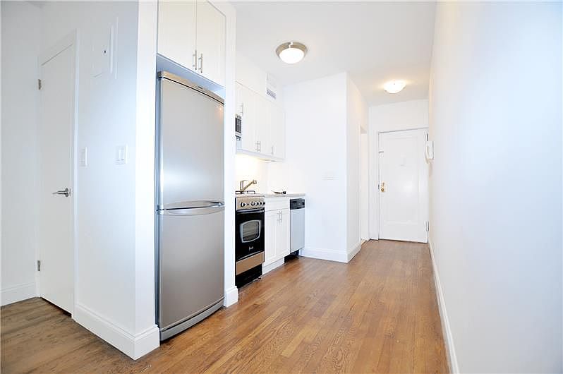 1st image of 312-320 W 23rd St #1J