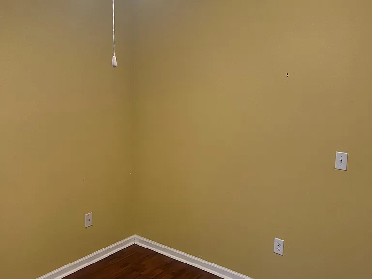 Middle bedroom.