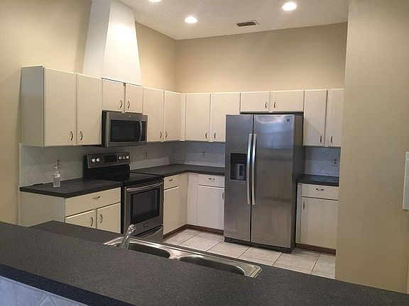4th image of 2322 Baker Ave