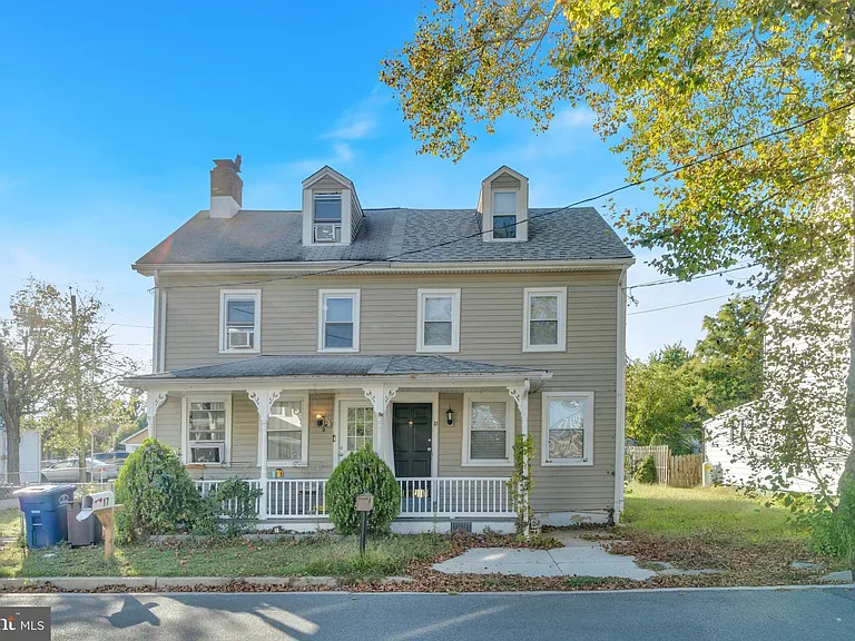 19 Pleasant St — Photo 22
