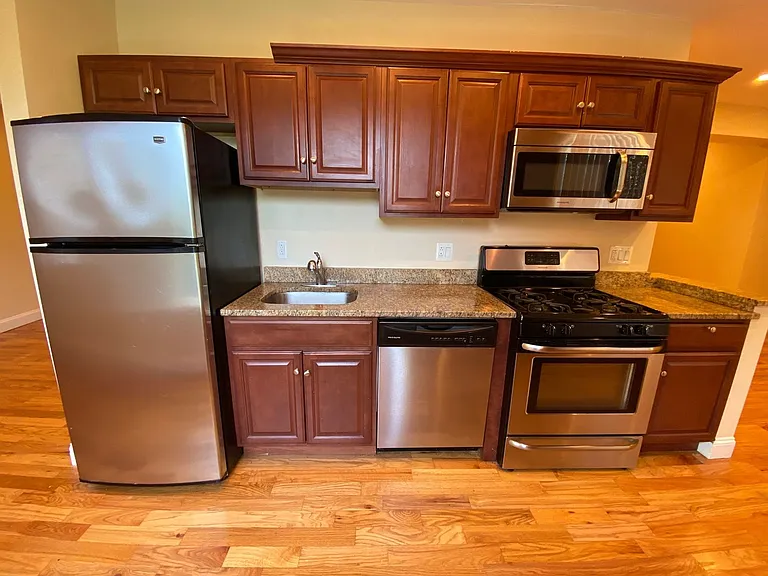 555 Winchester Ave — Photo 12