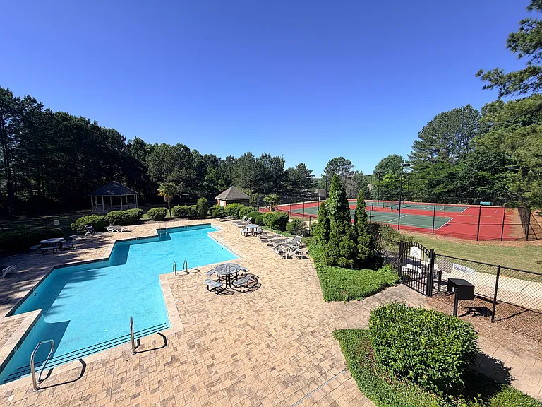 2938 Summit Dr — Photo 4