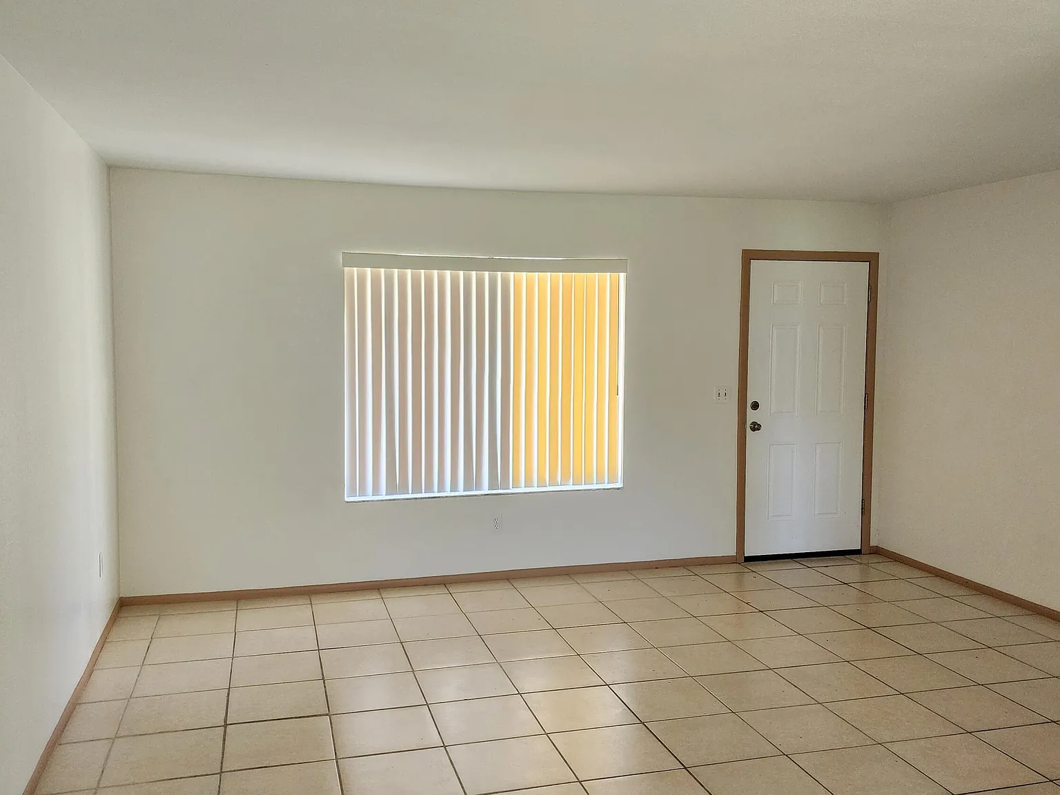 3 bed, 2.0 bath, 1176 sqft, $2,200 — Photo 4