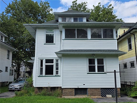 5th image of 131 Earl St
