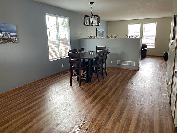 Family room/Entry