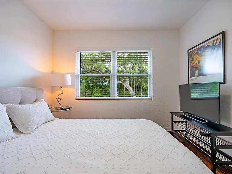 401 Bullard Pkwy — Photo 16