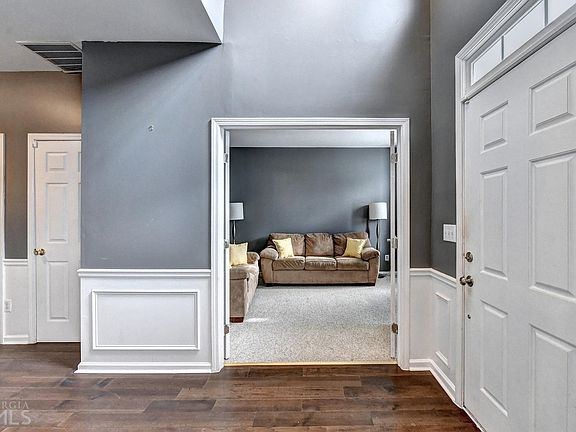 5th image of 640 Stonecreek Way NE