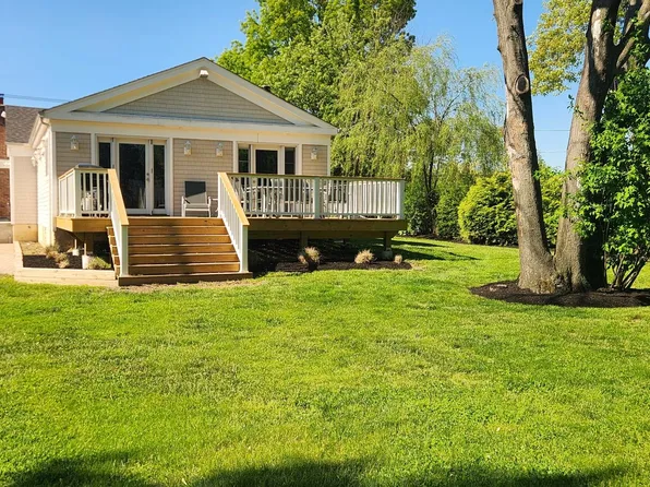 1524 Express Dr S, Brentwood, NY