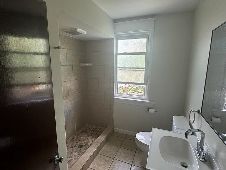 1037 Vance Ave — Photo 3