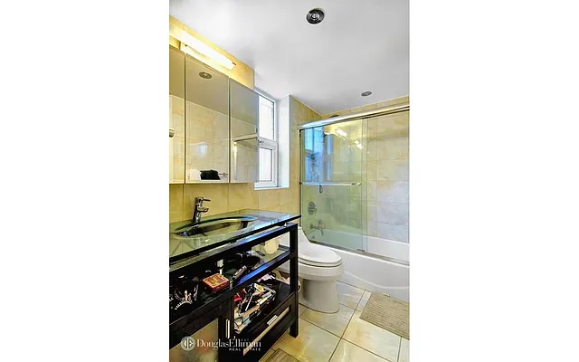 Rented by Douglas Elliman | media 17
