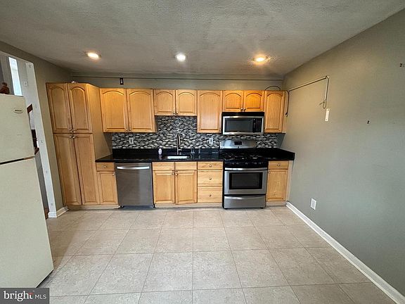 2nd image of 16 Falmouth Rd