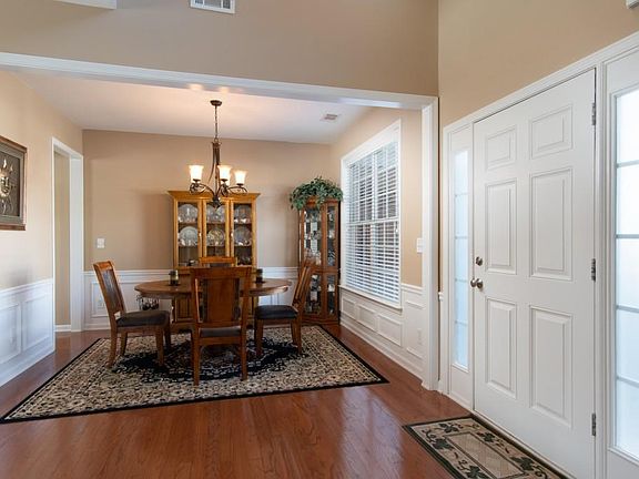 5th image of 518 Papillion Trce