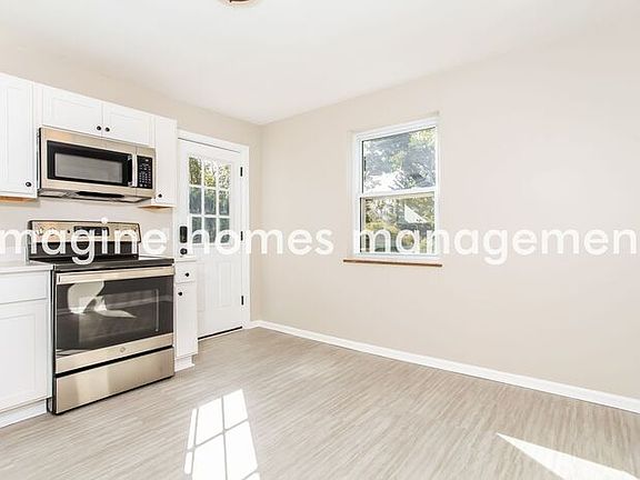 4th image of 601 Dottie Ct