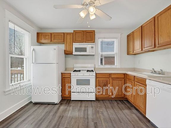 4th image of 8962 Burton Ave