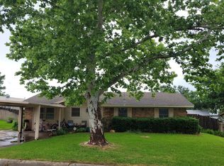 213 Jordan Dr, Nocona, TX 76255