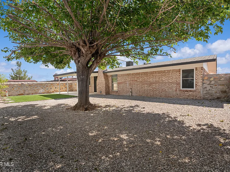 936 Oneida Dr — Photo 24