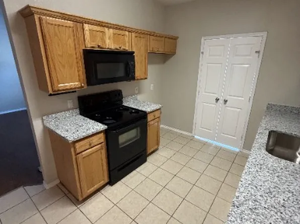 122 Lindas Creek Ln, Weatherford, TX 76088