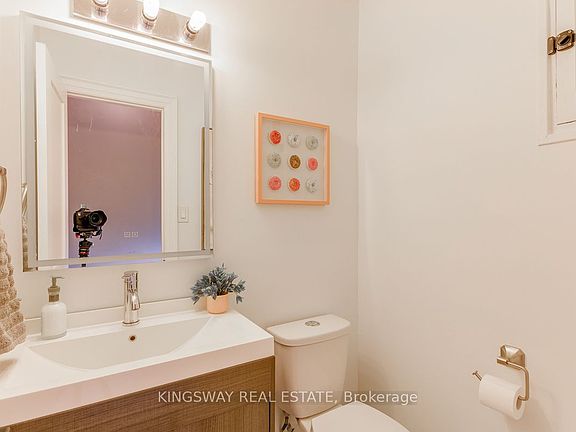5th image of 3175 Kirwin Ave #68