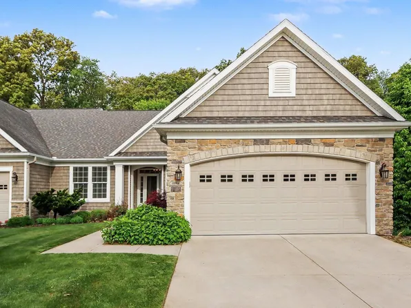 8888 Oakland Hills Cir, Portage, MI 49024