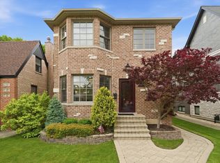 6057 N Tripp Ave, Chicago, IL 60646