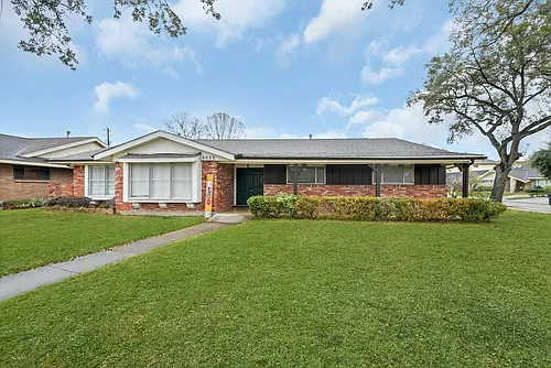 4002 Martinshire Dr Photo 1