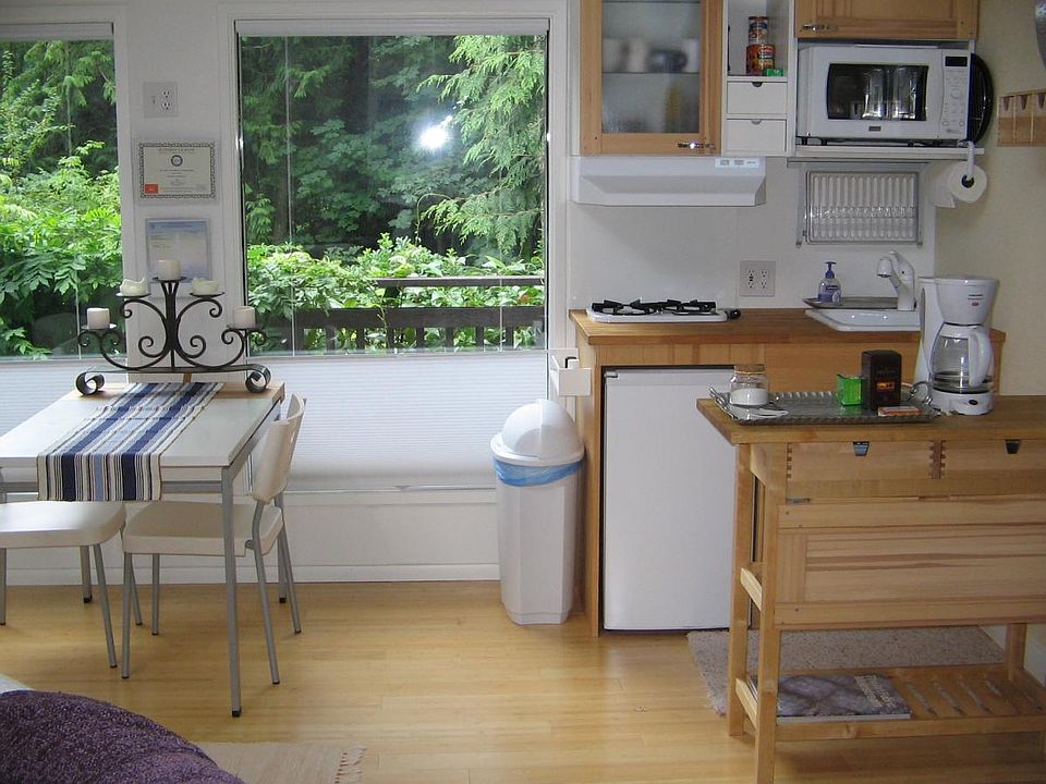Kitchenette, table with view