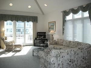 LIVING ROOM3