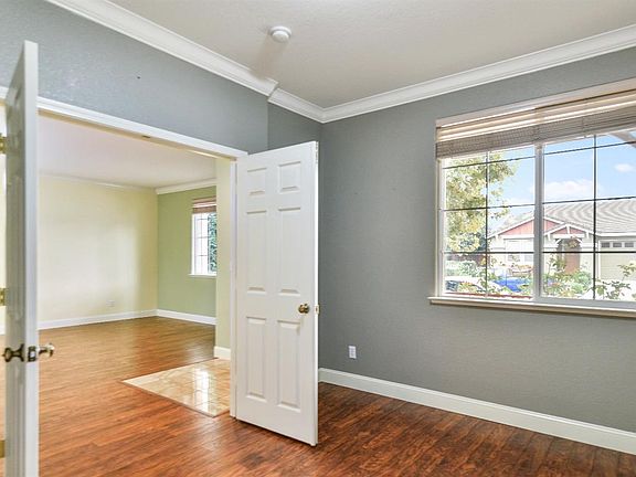 3rd image of 1732 Hillingdon St