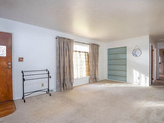 3rd image of 24316 Maria Ln