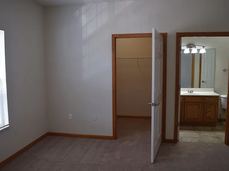 3901-4002 Crowwood Dr — Photo 25