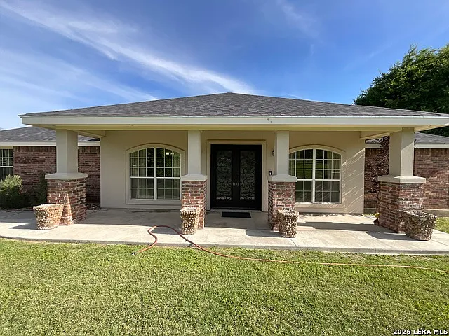 4 bed, 3.0 bath, 2048 sqft, $2,400 — Photo 1