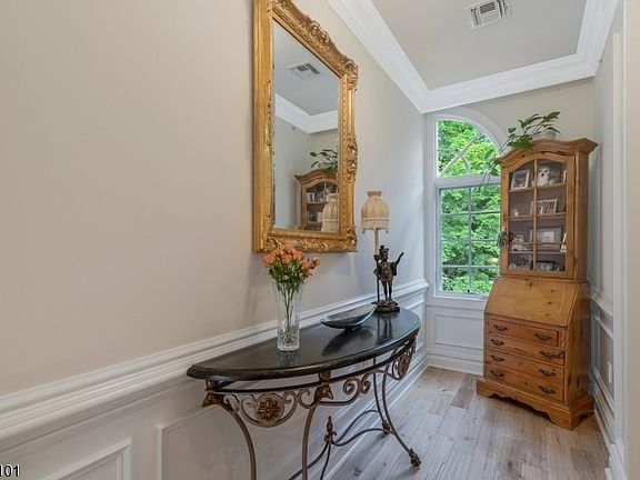 3rd image of 10 Schmidt Cir