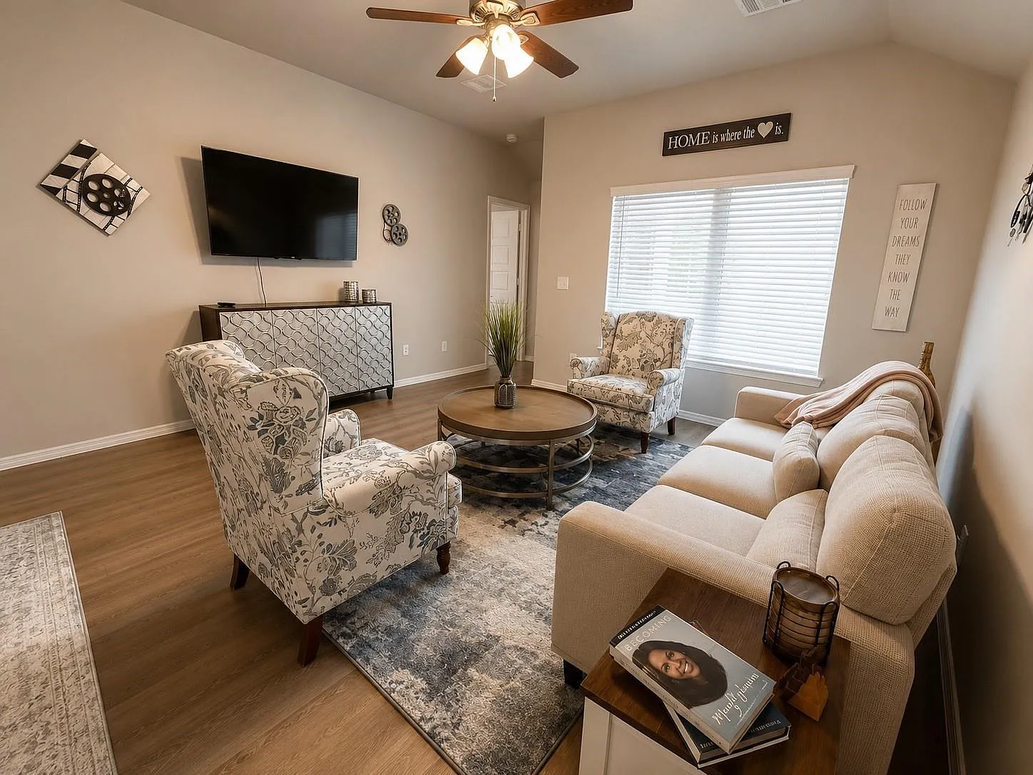3 bed, 2.0 bath, 1424 sqft, $2,200 — Photo 3