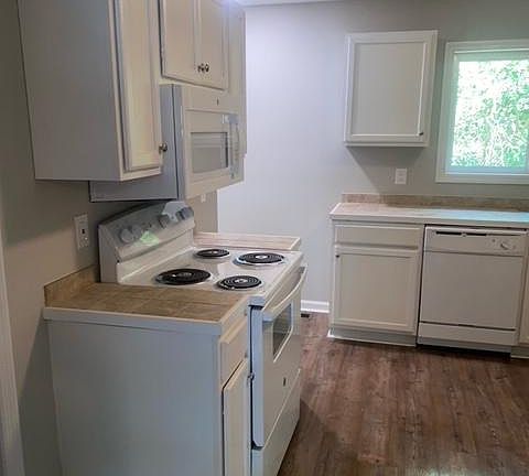 3rd image of 1317 Mayfield Ln