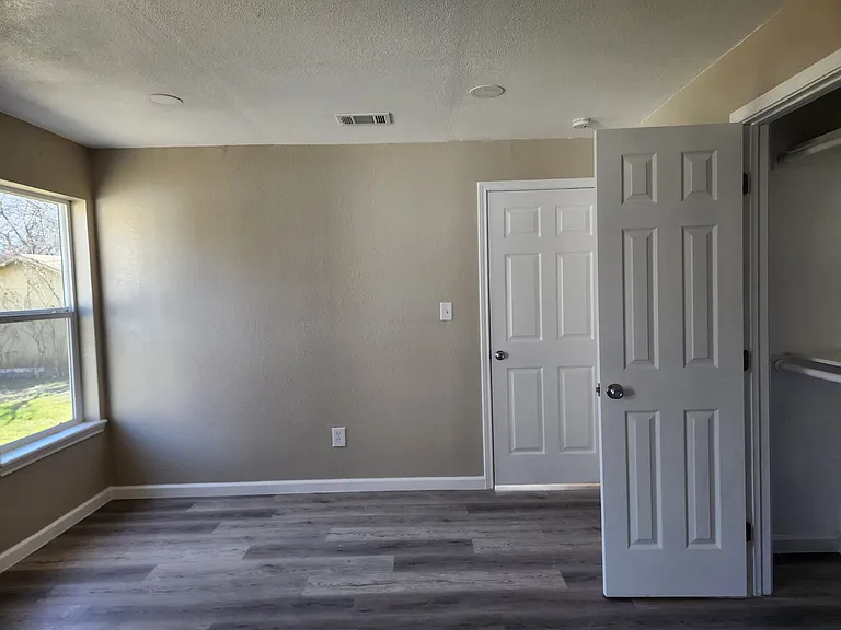 3818 Peoria St — Photo 8