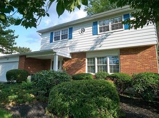 7600 Catalpa Dr, Macungie, PA 18062