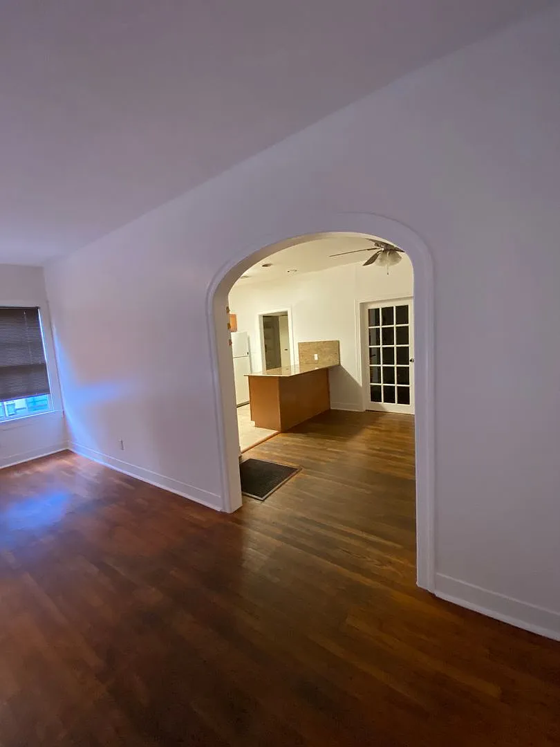 Ut Pre-Lease: Charming Home 2 Blocks From Ut, Wood Floors, Updated Kitchen, Walk/Bike To Campus — Photo 4