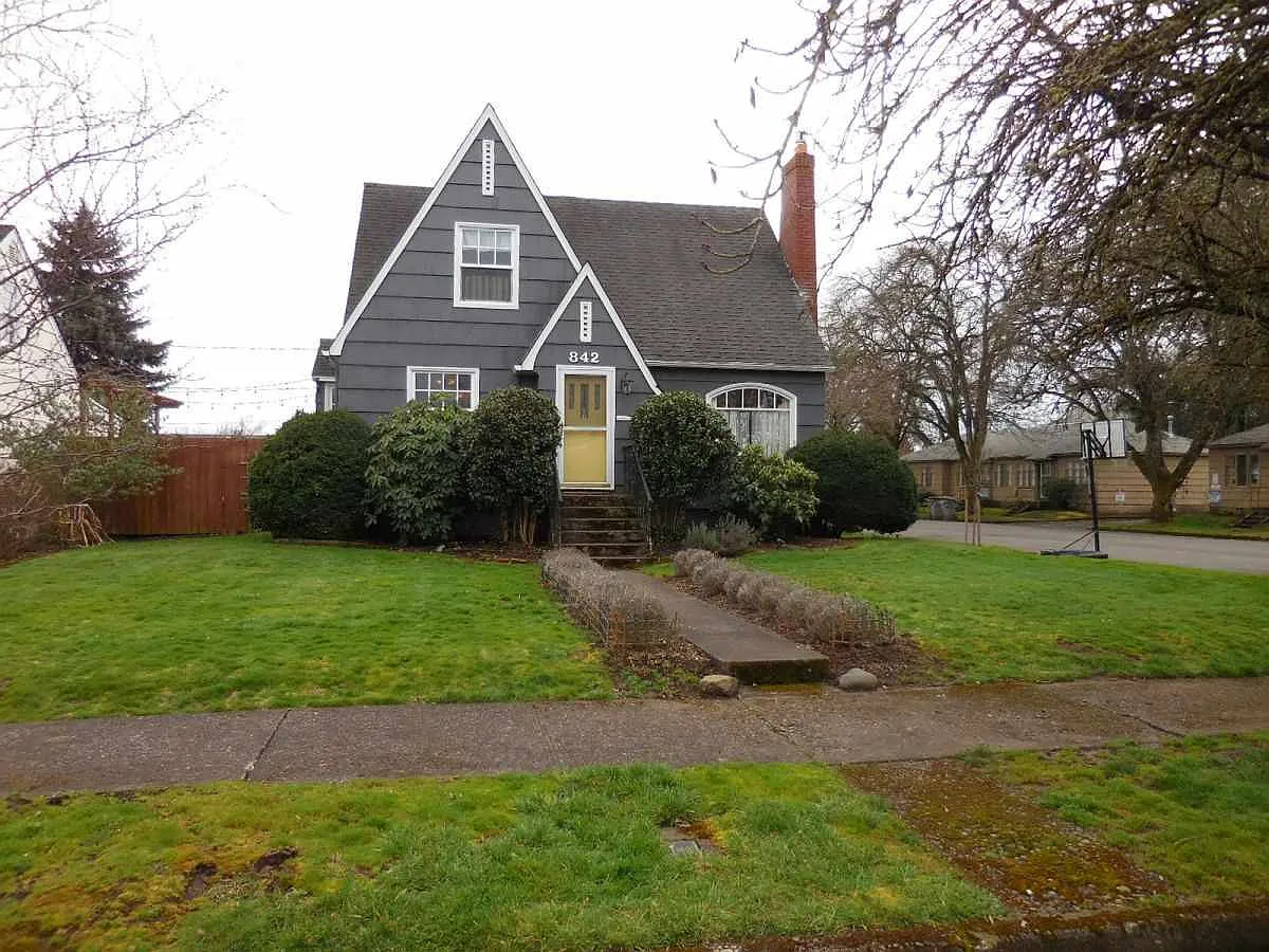 842 10th Ave SW photo 1