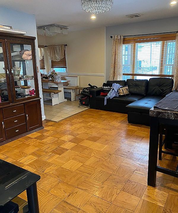 2nd image of 9 Beacon Ct