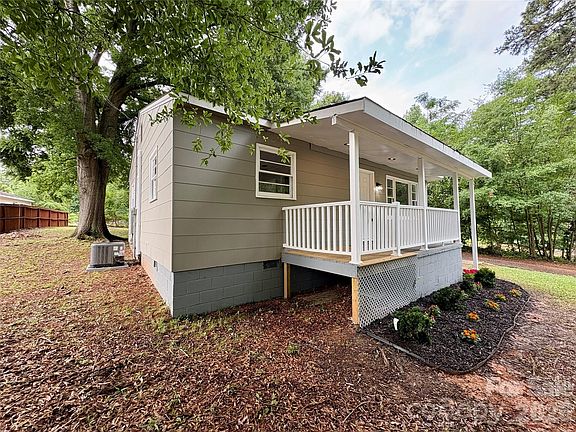 5th image of 435 E Club Dr