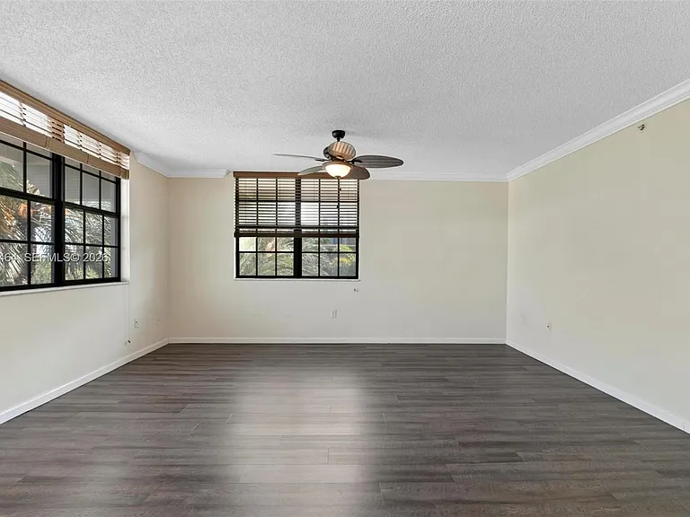 1919 Van Buren St #417A — Photo 9