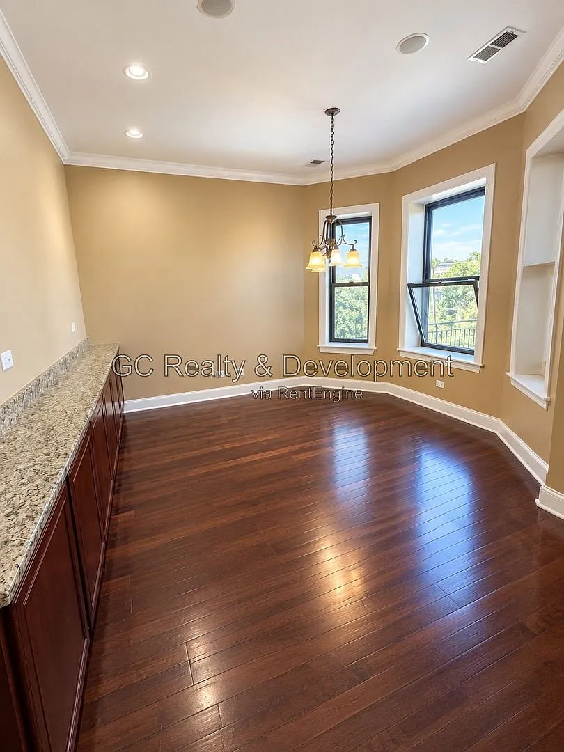 3 bed, 2.0 bath, 1600 sqft, $2,600 — Photo 3