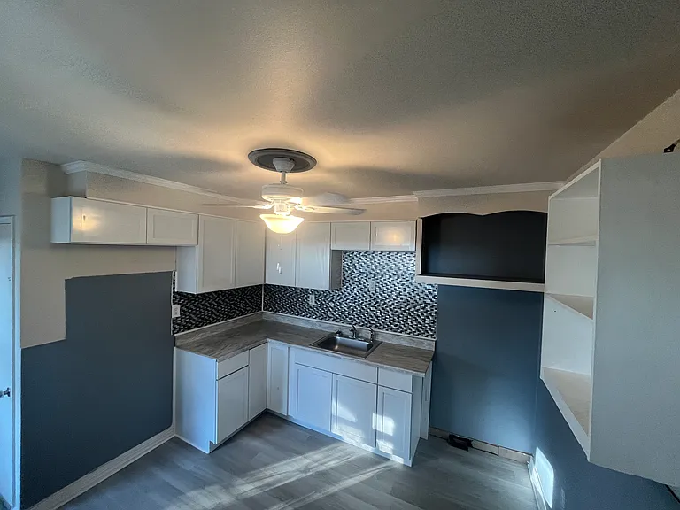 2516 N Dupont Pkwy — Photo 17