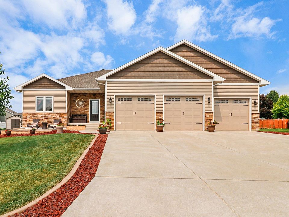 1st image of 697 Hillside Ct