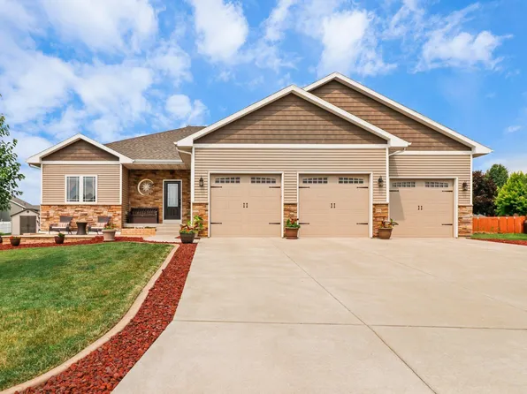 697 Hillside Ct, Evansville, WI 53536