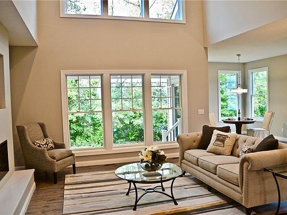 2nd image of 136 Cottage Cove Dr