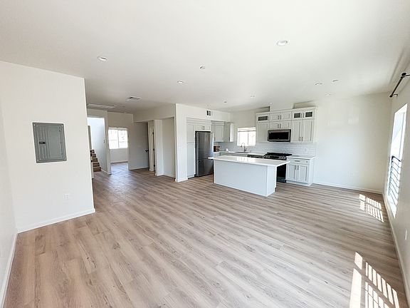 5th image of 5259 Lexington Ave #3